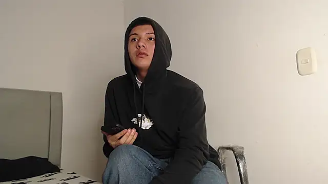Snapshot of Owenn__blueee chatting on June 13, 2026, 7:06 am Owenn blueee online show from June 13, 2026, 7:06 am