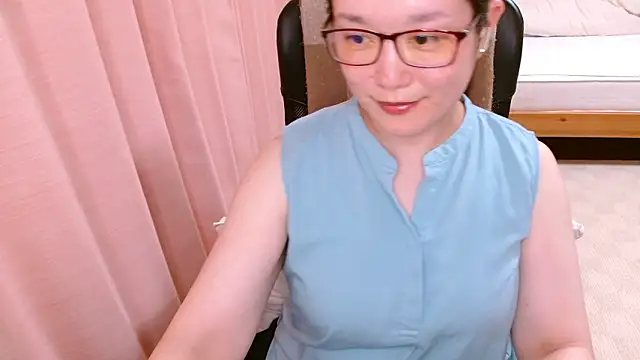 LENA-xo online show from June 17, 2026, 3:57 pm