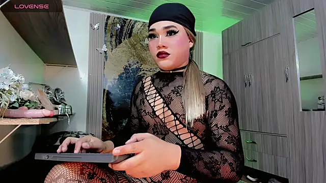 lisa armas online show from July 3, 2026, 3:57 am
