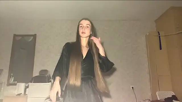 PullyLoves online show from June 8, 2026, 11:49 pm