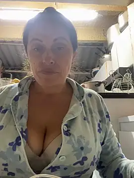 Snapshot of CatalinaSantana83 chatting on June 11, 2026, 5:38 am CatalinaSantana83 online show from June 11, 2026, 5:38 am