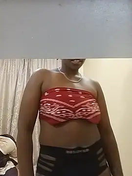 Snapshot of sweetly_gal chatting on June 5, 2026, 11:10 pm sweetly gal online show from June 5, 2026, 11:10 pm