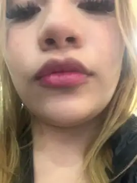 Snapshot of zury_cute1 chatting on June 22, 2026, 12:56 am zury cute1 online show from June 22, 2026, 12:56 am