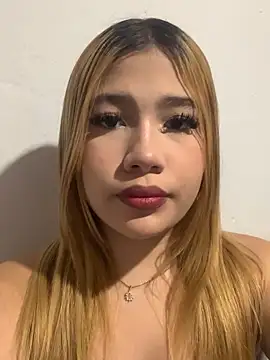 Snapshot of zury_cute1 chatting on June 23, 2026, 1:03 am zury cute1 online show from June 23, 2026, 1:03 am