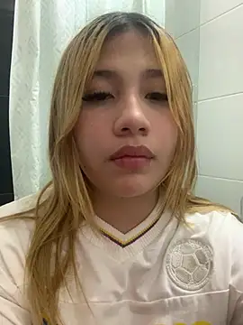 Snapshot of zury_cute1 chatting on June 28, 2026, 9:37 am zury cute1 online show from June 28, 2026, 9:37 am