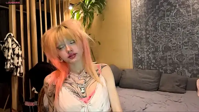 Snapshot of JoanneMcauly chatting on June 15, 2026, 9:50 pm JoanneMcauly online show from June 15, 2026, 9:50 pm
