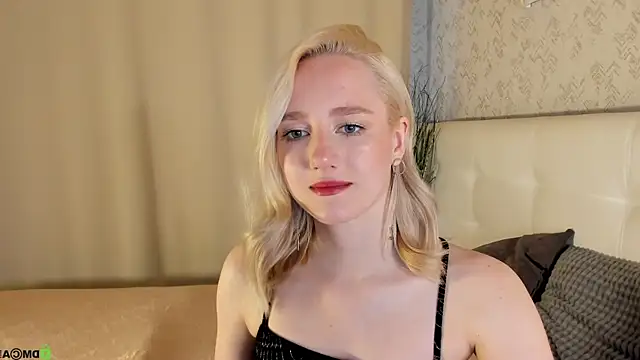 Snapshot of Chloe-Deccer chatting on June 26, 2026, 1:21 am Chloe-Deccer online show from June 26, 2026, 1:21 am