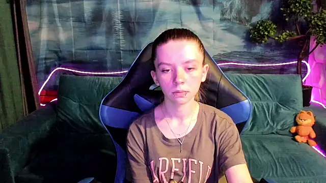 CarolInWonderland online show from June 25, 2026, 8:41 am