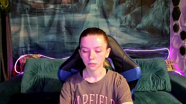 CarolInWonderland online show from July 14, 2026, 6:29 am