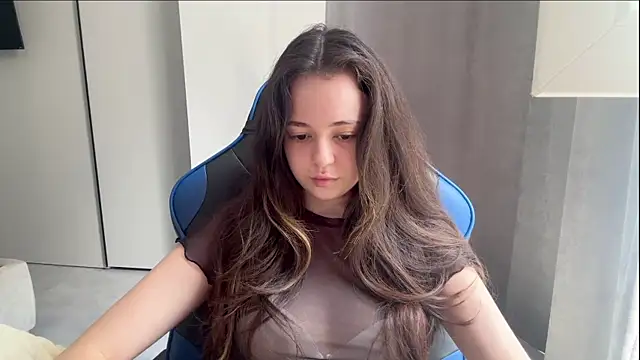 Snapshot of Elowynx chatting on July 14, 2026, 9:25 am Elowynx online show from July 14, 2026, 9:25 am