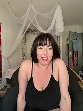 juliee1979 online show from June 25, 2026, 6:12 pm