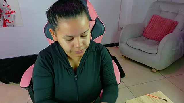 NahomyEvans online show from July 25, 2026, 10:57 am