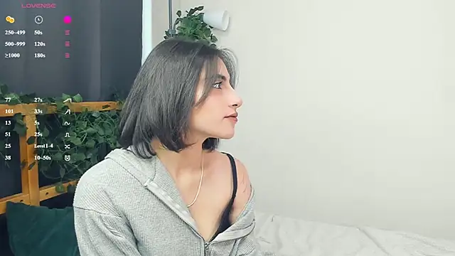 Snapshot of LunarLori chatting on July 14, 2026, 10:21 am LunarLori online show from July 14, 2026, 10:21 am