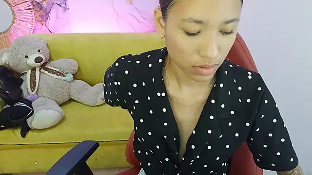 Snapshot of Kiimmy_m_ chatting on June 10, 2026, 2:38 pm Kiimmy m online show from June 10, 2026, 2:38 pm