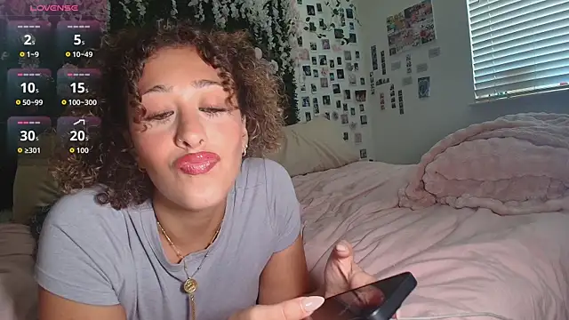 Snapshot of LyraCovee chatting on July 11, 2026, 12:13 am LyraCovee online show from July 11, 2026, 12:13 am