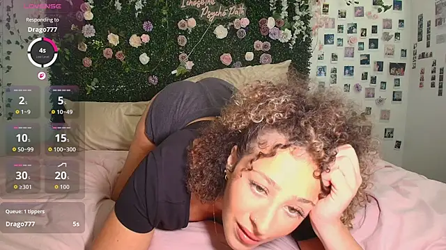 Snapshot of LyraCovee chatting on July 23, 2026, 2:09 am LyraCovee online show from July 23, 2026, 2:09 am