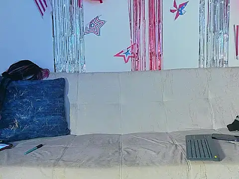 LEE ROSES online show from July 4, 2026, 1:01 am
