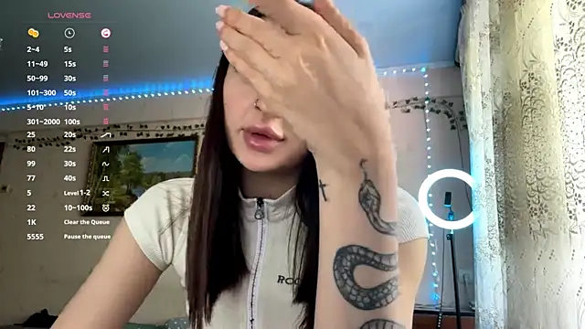 Snapshot of Luna_Frost chatting on June 8, 2026, 10:26 am Luna Frost online show from June 8, 2026, 10:26 am