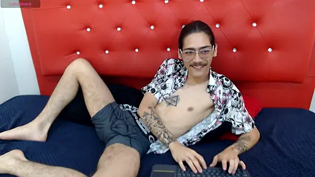 bigcock robert online show from June 10, 2026, 7:24 pm