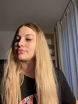 Snapshot of DariaSellen chatting on June 13, 2026, 6:17 pm DariaSellen online show from June 13, 2026, 6:17 pm
