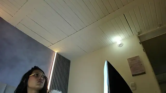 Snapshot of LunaAura chatting on July 25, 2026, 4:10 am LunaAura online show from July 25, 2026, 4:10 am