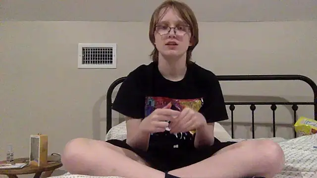 Snapshot of softie_callie chatting on June 11, 2026, 10:41 pm softie callie online show from June 11, 2026, 10:41 pm