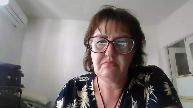 ErikaXShine online show from June 18, 2026, 11:58 am