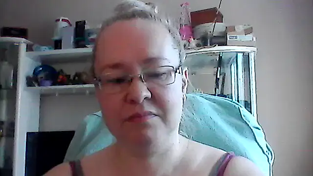 Snapshot of Viola27 chatting on June 9, 2026, 4:24 am Viola27 online show from June 9, 2026, 4:24 am