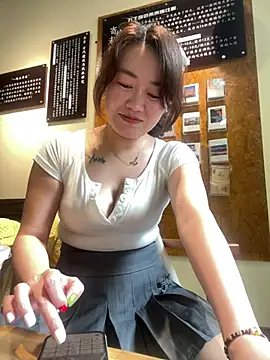Snapshot of mollymm chatting on July 15, 2026, 8:41 am mollymm online show from July 15, 2026, 8:41 am
