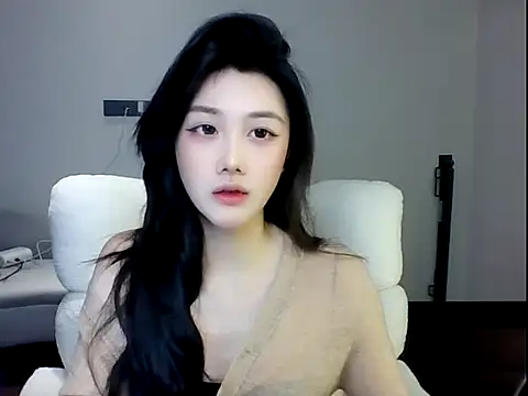 SylvieMaya online show from June 7, 2026, 5:06 pm