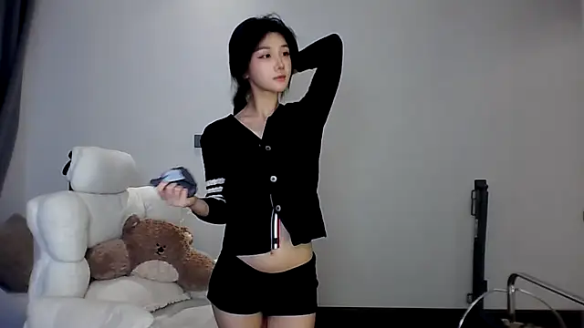 Snapshot of SylvieMaya chatting on July 24, 2026, 5:00 pm SylvieMaya online show from July 24, 2026, 5:00 pm