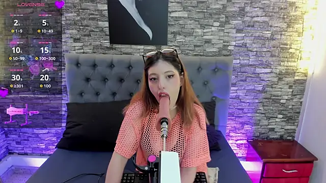 AngeliqueGirard online show from July 18, 2026, 7:50 pm