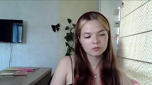 Snapshot of AvrilGillig chatting on July 15, 2026, 7:35 am AvrilGillig online show from July 15, 2026, 7:35 am