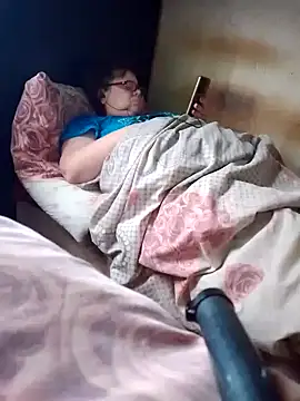 Snapshot of oksana72 chatting on October 22, 2025, 7:41 am oksana72 online show from October 22, 2025, 7:41 am