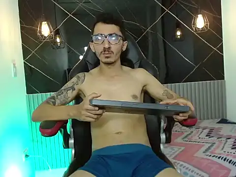 DylanAnderson1 online show from June 19, 2026, 9:29 pm