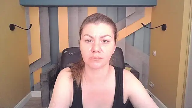 Snapshot of LunaKissesx chatting on June 9, 2026, 5:52 am LunaKissesx online show from June 9, 2026, 5:52 am