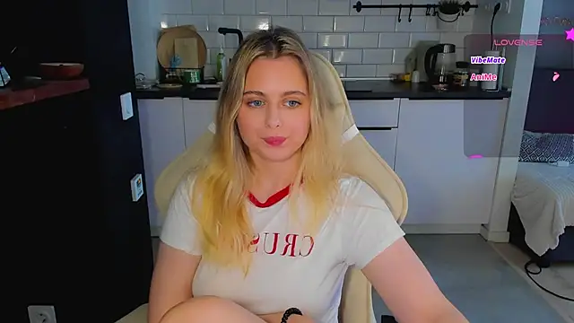 Snapshot of blonde_kellyy chatting on June 10, 2026, 5:50 am blonde kellyy online show from June 10, 2026, 5:50 am