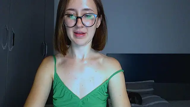 sofiacrystal online show from June 10, 2026, 3:55 pm