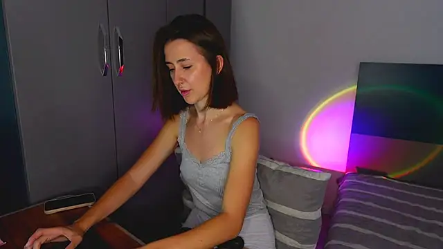 sofiacrystal online show from June 22, 2026, 1:19 pm