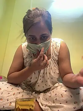 Snapshot of Roshini_06 chatting on June 17, 2026, 8:43 pm Roshini 06 online show from June 17, 2026, 8:43 pm