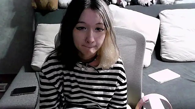 Snapshot of Lilfain_baby chatting on July 28, 2026, 3:21 pm Lilfain baby online show from July 28, 2026, 3:21 pm