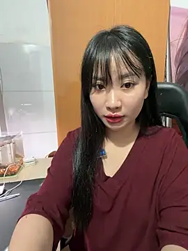Snapshot of QuynhAnh99 chatting on June 10, 2026, 3:39 am QuynhAnh99 online show from June 10, 2026, 3:39 am