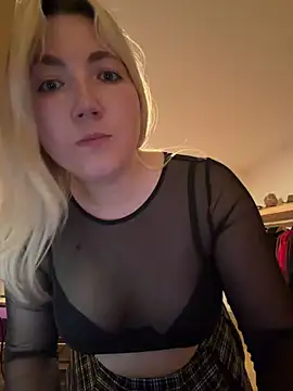 Snapshot of LauraStarr chatting on June 16, 2026, 12:41 pm LauraStarr online show from June 16, 2026, 12:41 pm