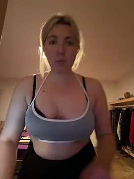 Snapshot of LauraStarr chatting on June 22, 2026, 4:37 pm LauraStarr online show from June 22, 2026, 4:37 pm