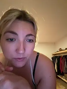 Snapshot of LauraStarr chatting on July 22, 2026, 4:54 pm LauraStarr online show from July 22, 2026, 4:54 pm