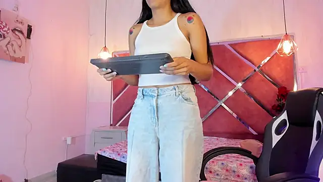 Snapshot of Carla_Alvez chatting on June 12, 2026, 1:54 pm Carla Alvez online show from June 12, 2026, 1:54 pm