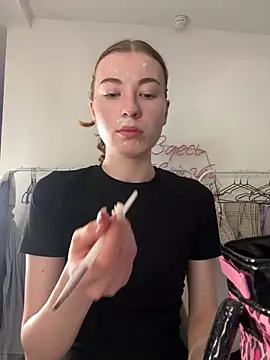 AlisaRussel online show from July 7, 2026, 4:33 pm