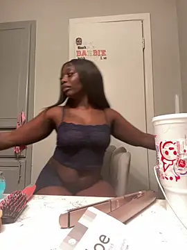 Snapshot of barbiethebody chatting on June 15, 2026, 4:47 am barbiethebody online show from June 15, 2026, 4:47 am