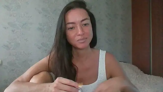 Mia Salamanka online show from July 16, 2026, 4:51 am