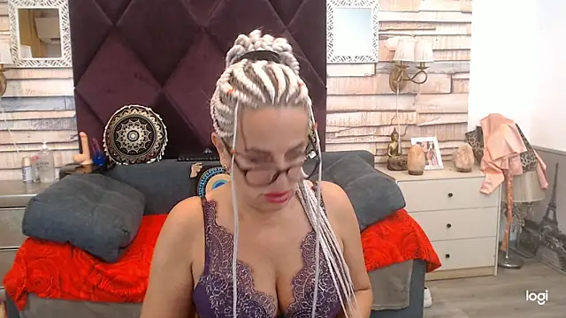 Snapshot of ElviraZoi chatting on July 23, 2026, 6:55 am ElviraZoi online show from July 23, 2026, 6:55 am